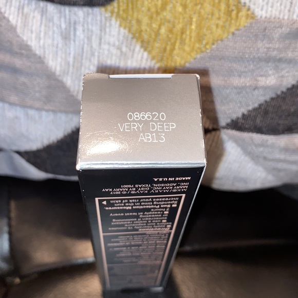 NIB Mary Kay CC Cream Very Deep - Picture 3 of 5
